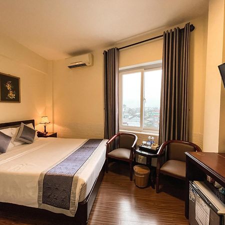 Baly Hotel Hue Exterior foto