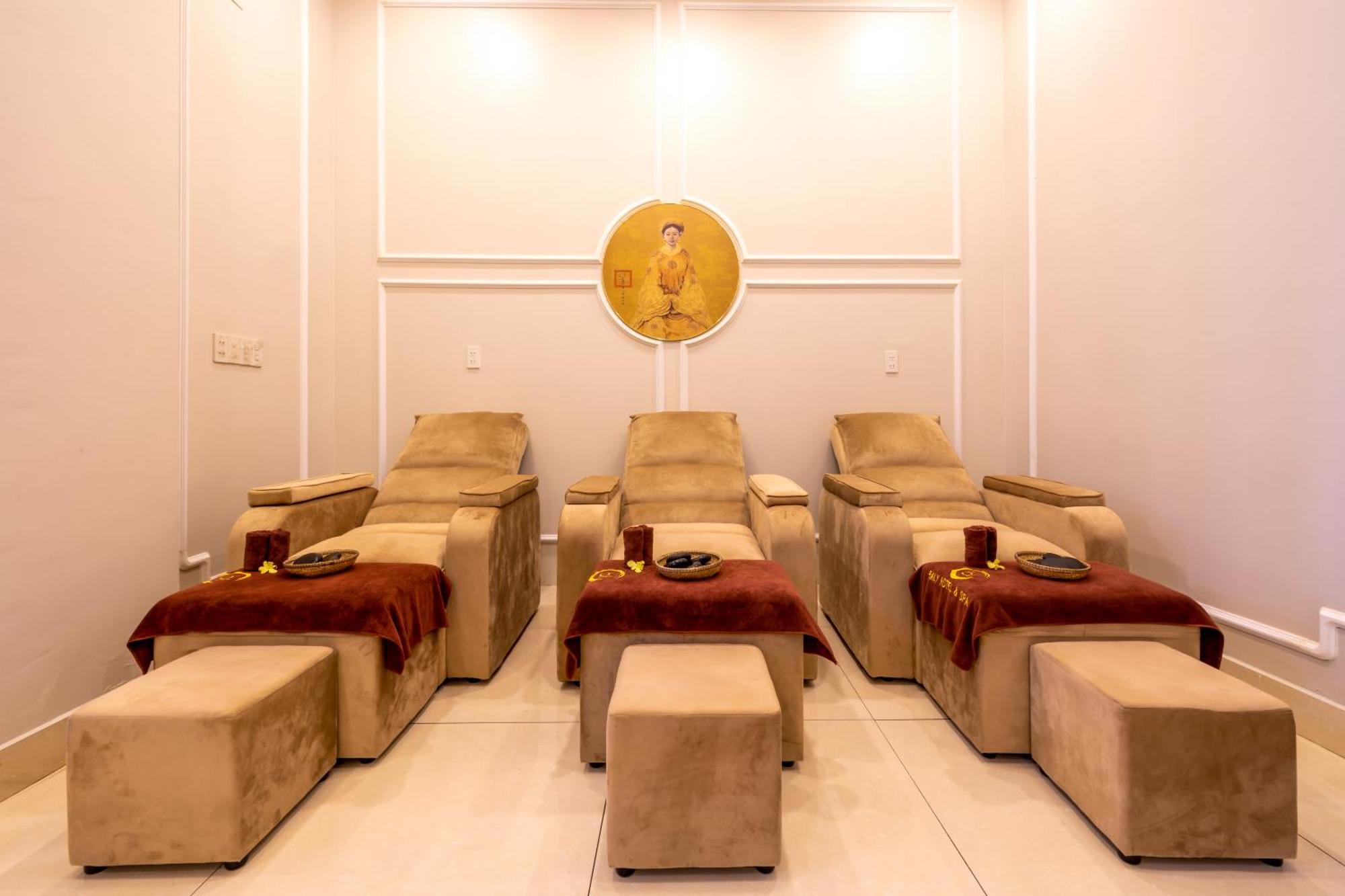 Baly Hotel Hue Exterior foto