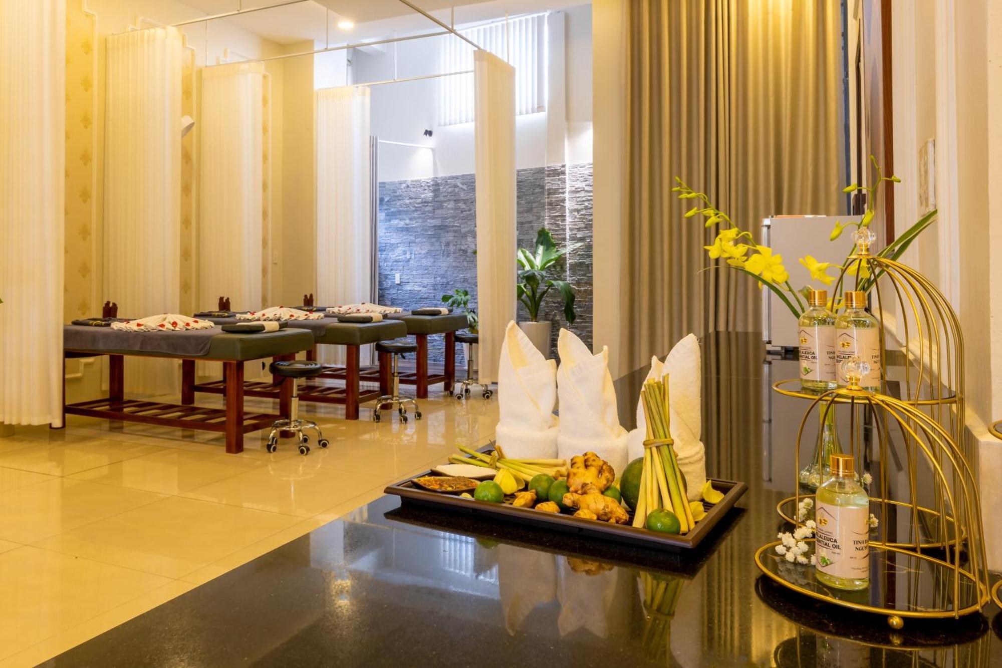 Baly Hotel Hue Exterior foto