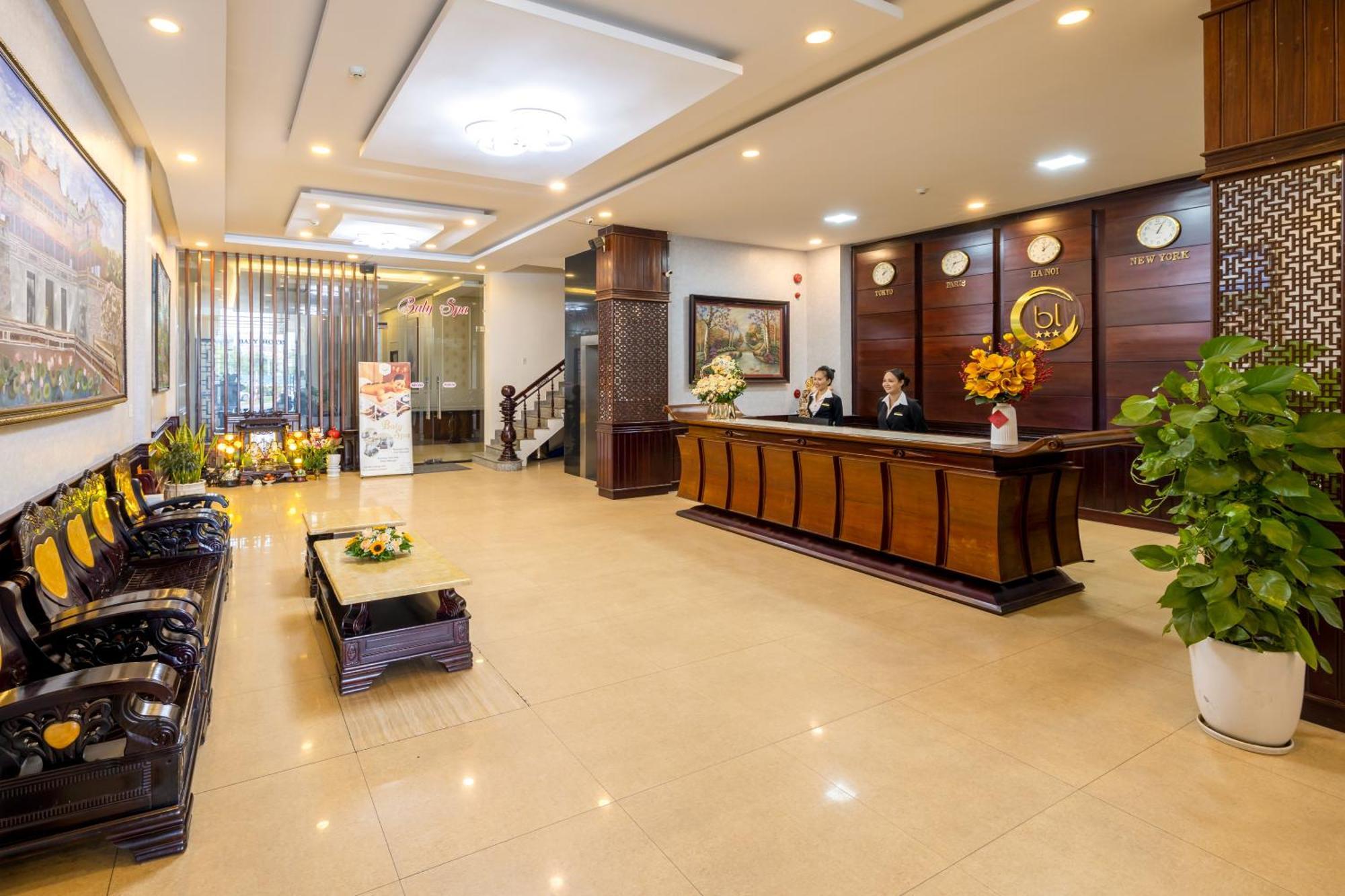 Baly Hotel Hue Exterior foto