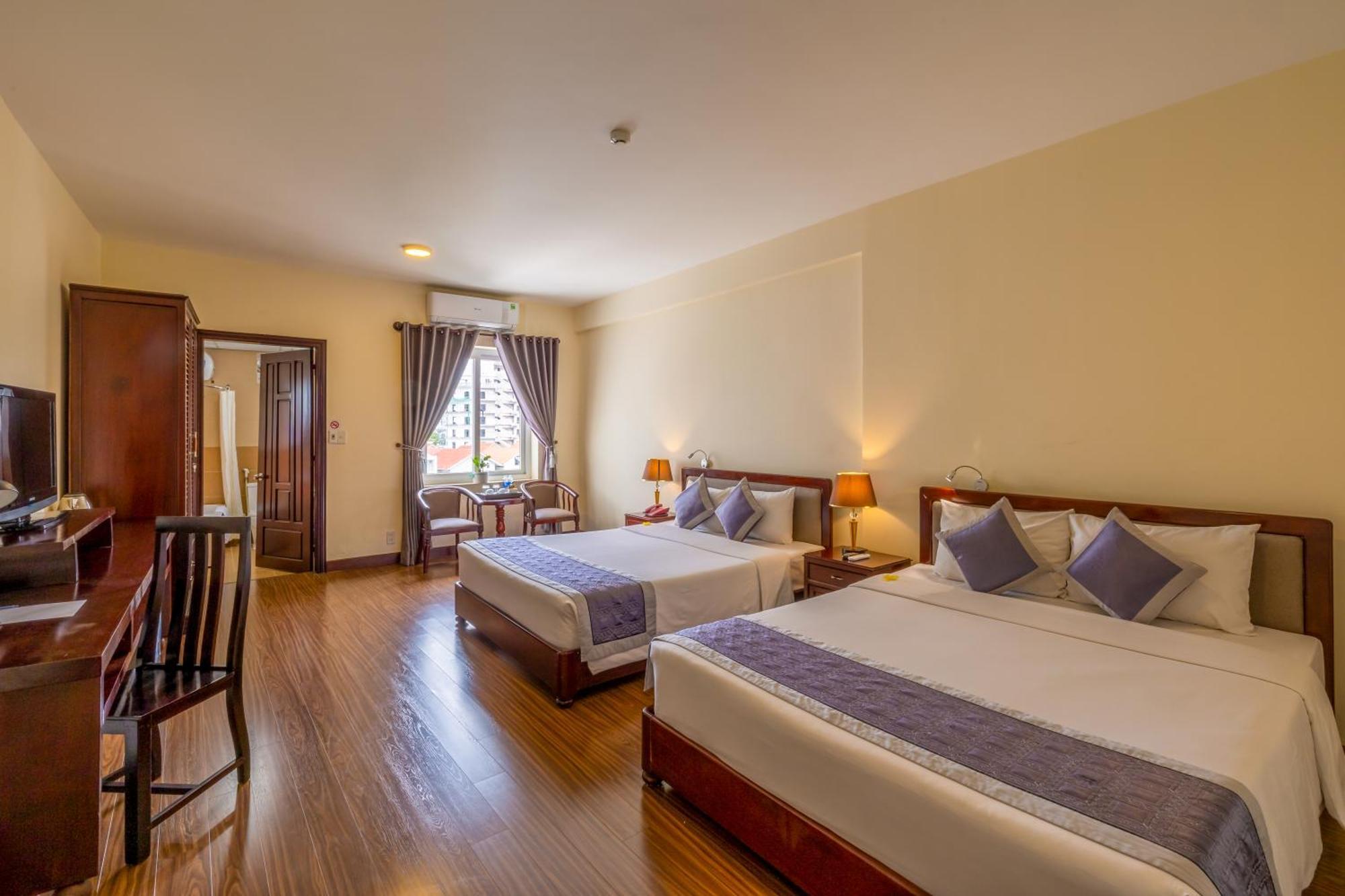 Baly Hotel Hue Exterior foto