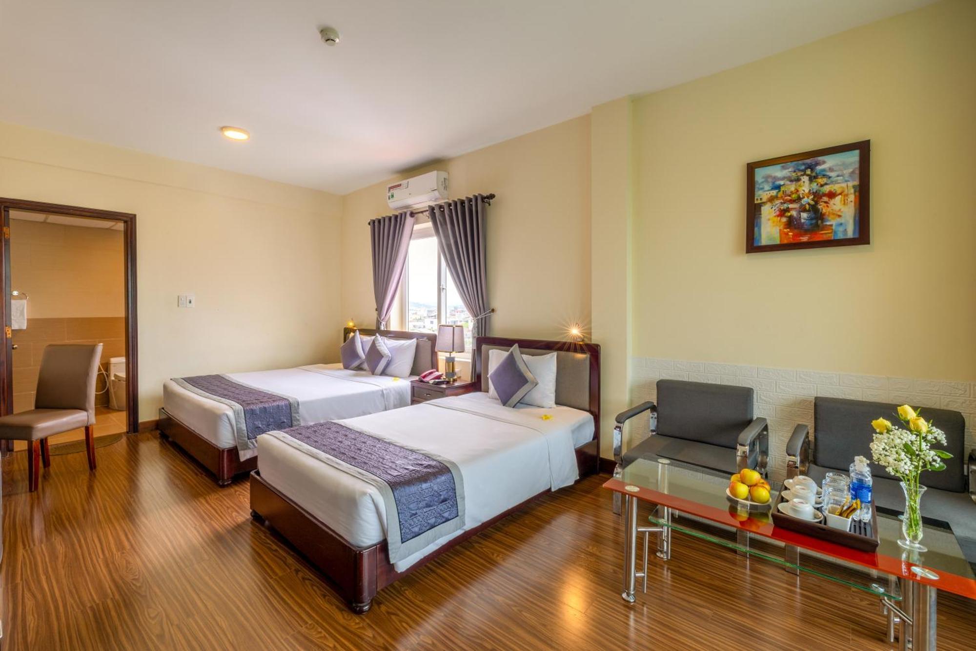 Baly Hotel Hue Exterior foto