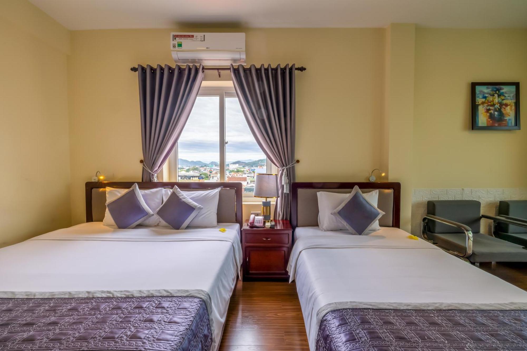 Baly Hotel Hue Exterior foto